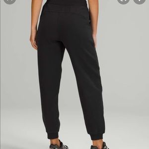 Lululemon scuba HR relaxed jogger. Sz 2. NWT